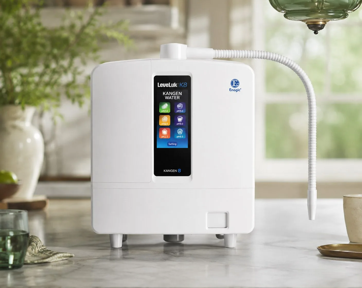 L'ioniseur d'eau Kangen K8 sur un plan de travail de cuisine